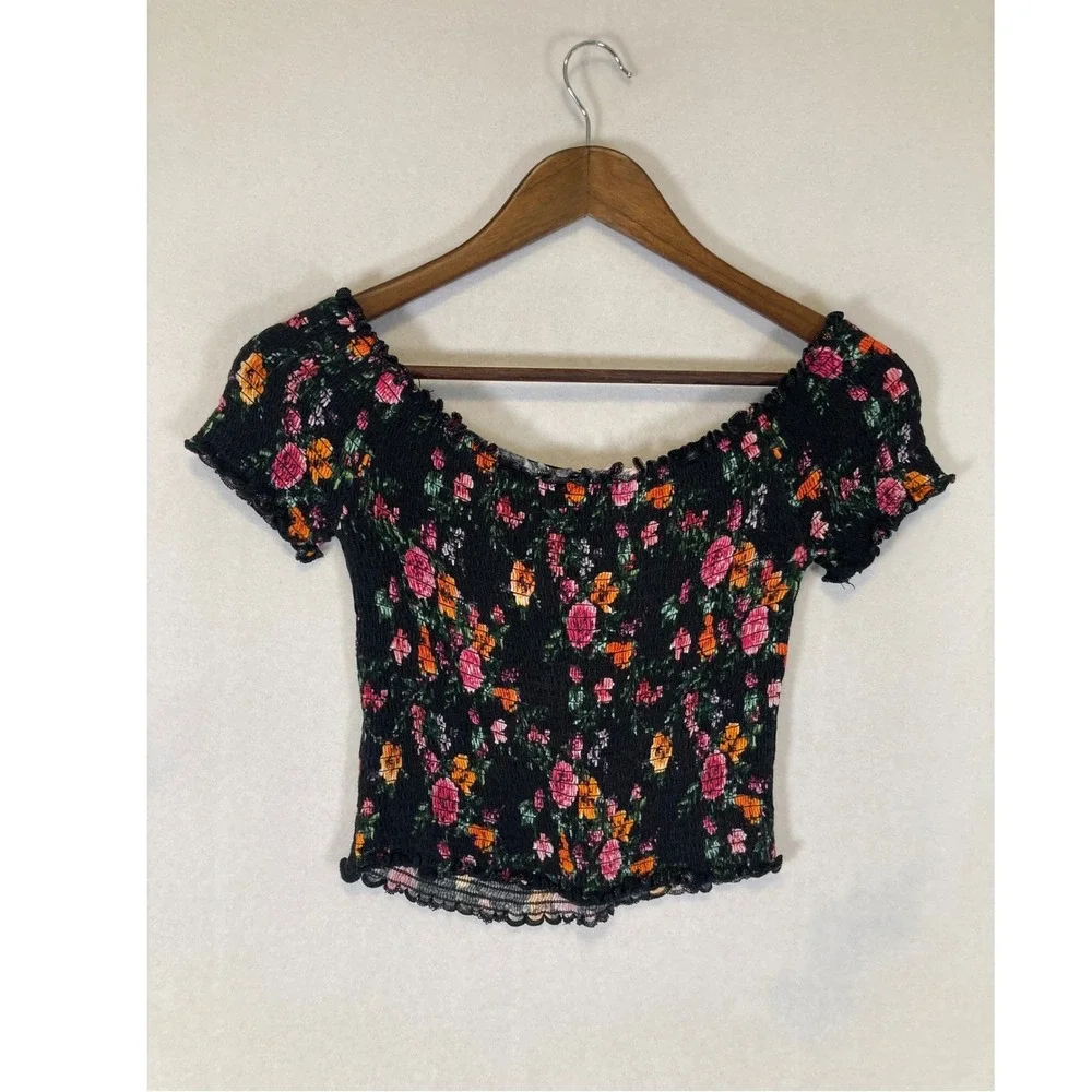 Cottagecore Heart & Hips‎ Women Medium Black Floral Smocked Crop Top AY19270P